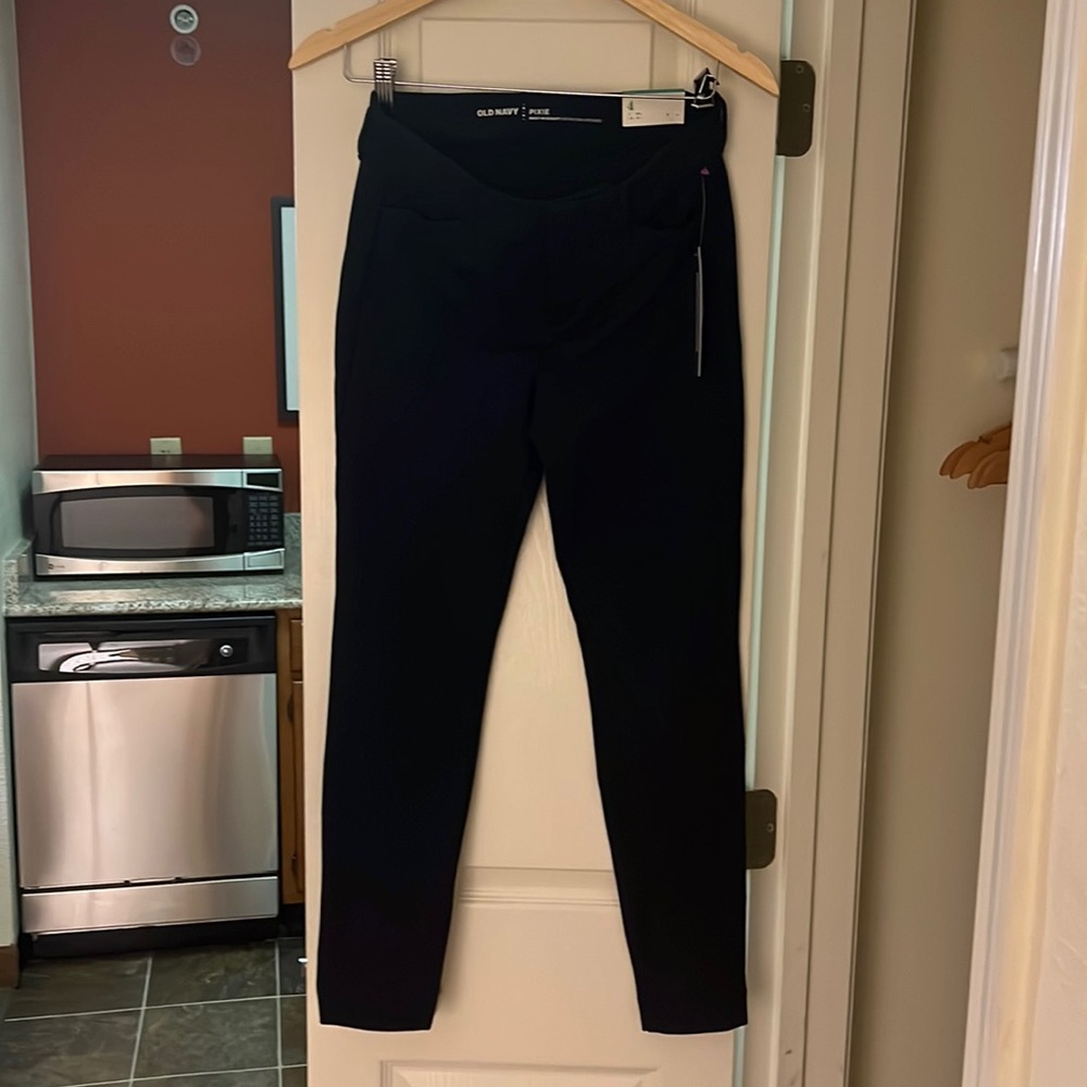 *NEW* Old Navy Pixie Navy colored pants. Size 4 womens, ankle length, mid-rise